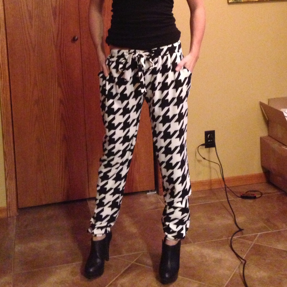 Houndstooth pants. - Picture 4 of 4